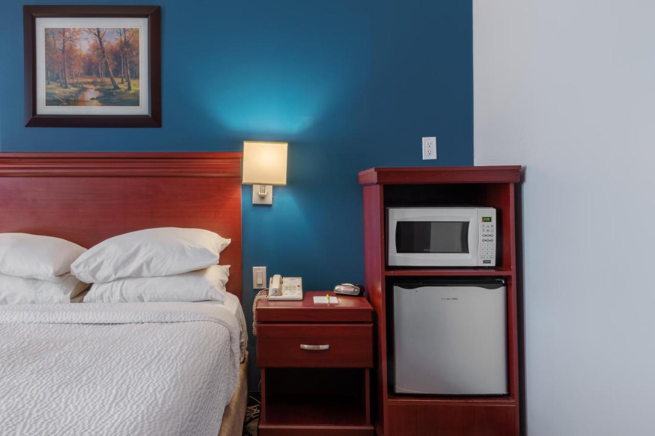 Premier Inn & Suites - Downtown Hamilton Luaran gambar